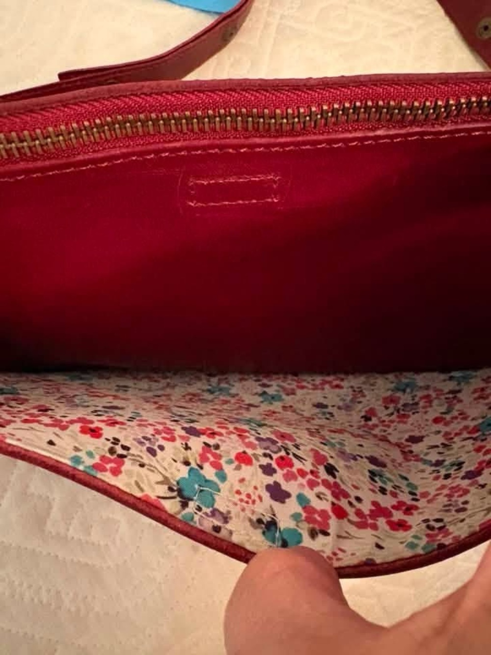 Cherry leather Biggie Bee - Lyons Leather - Picture 5 of 6